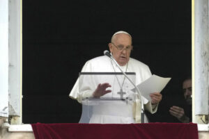 paven erkanner kritik och halsoproblem men avslojar i ny memoar att han inte tanker pensionera sig 65f4c998abb66