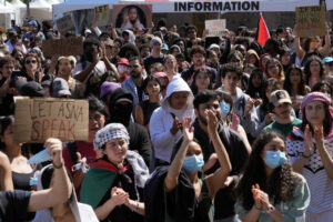 universitet balanserar sakerhet med studenters protestratt mot gazakriget infor examen 662ad949c60bb